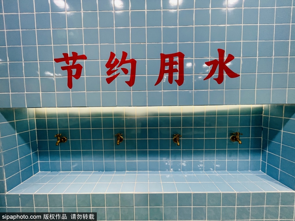夏日打卡开在清华池澡堂子里的咖啡店