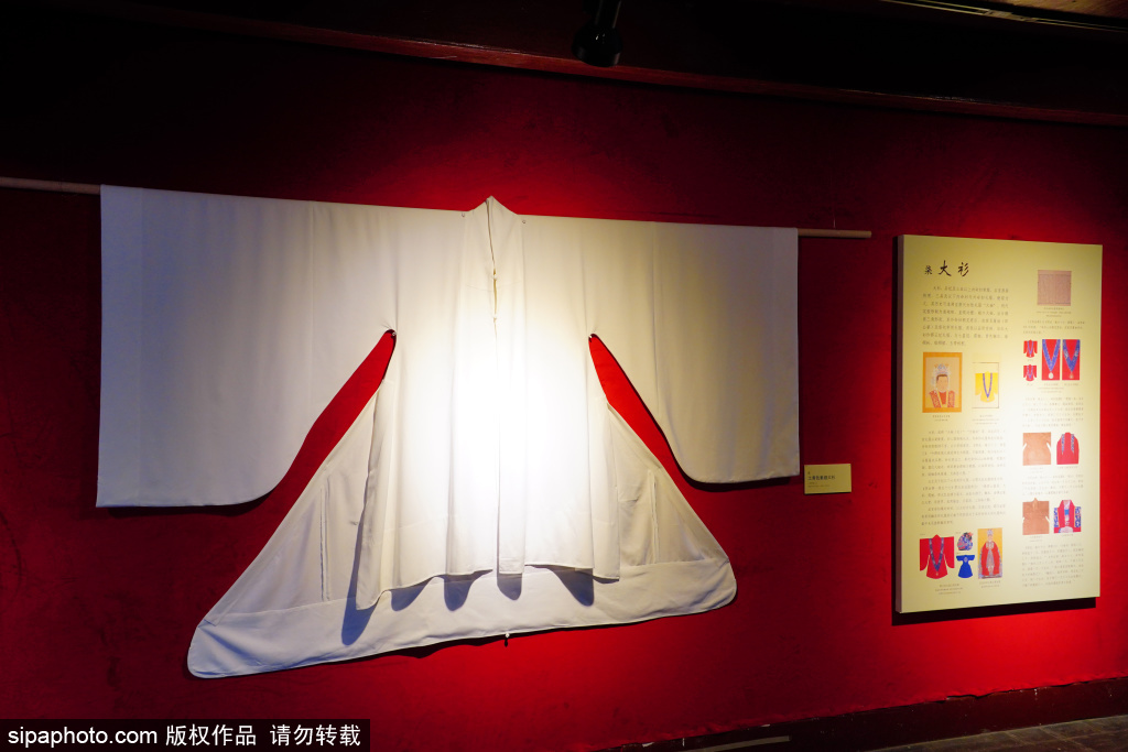 “中华衣经”明代服装文物保护技术展