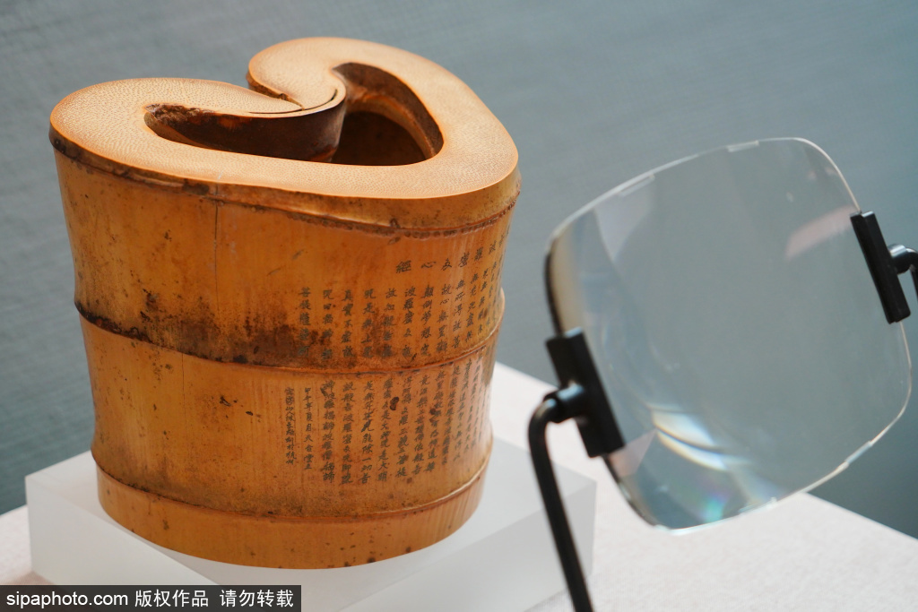 张新根竹刻艺术作品展， 将书法笔意巧妙融入刀锋之下