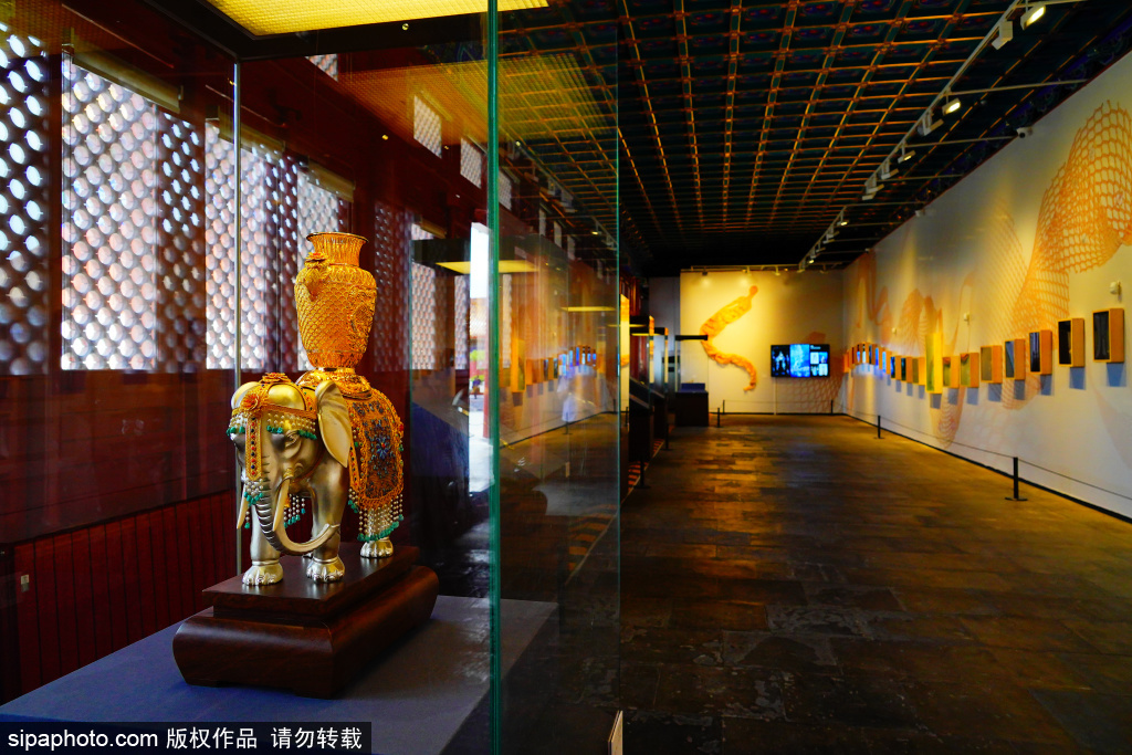 “悦饰千秋天地间”——花丝镶嵌首饰设计”展