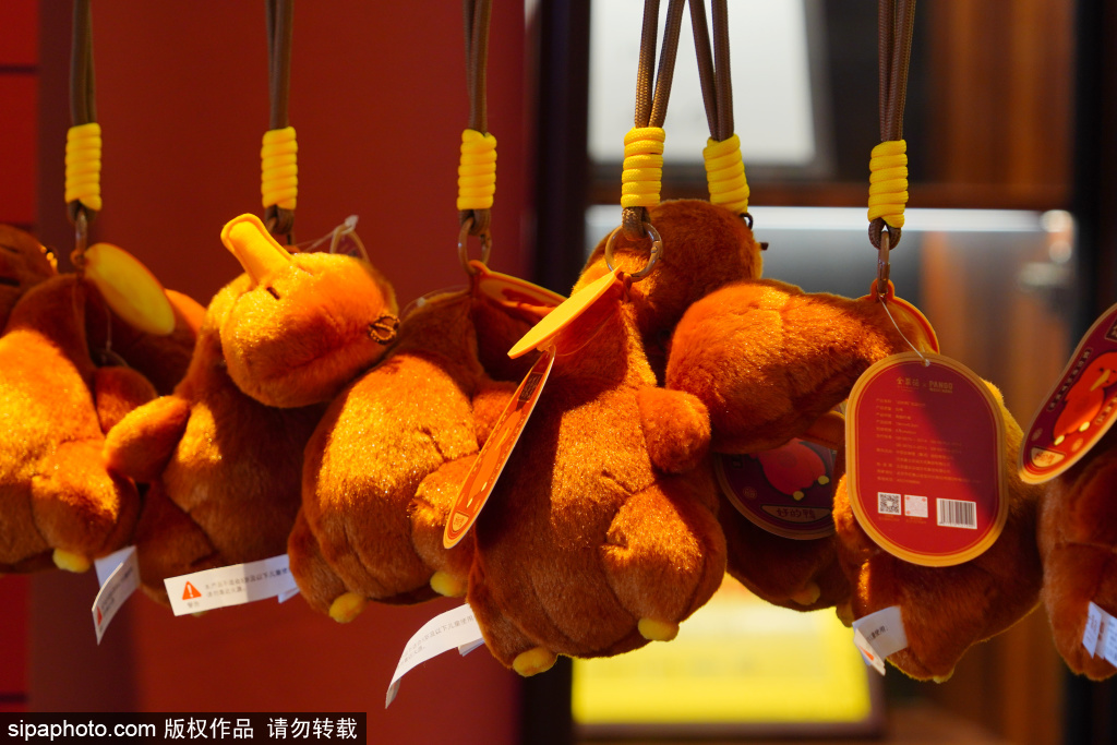 全聚德“好鸭好呀坊” ，毛绒烤鸭化身社交新宠