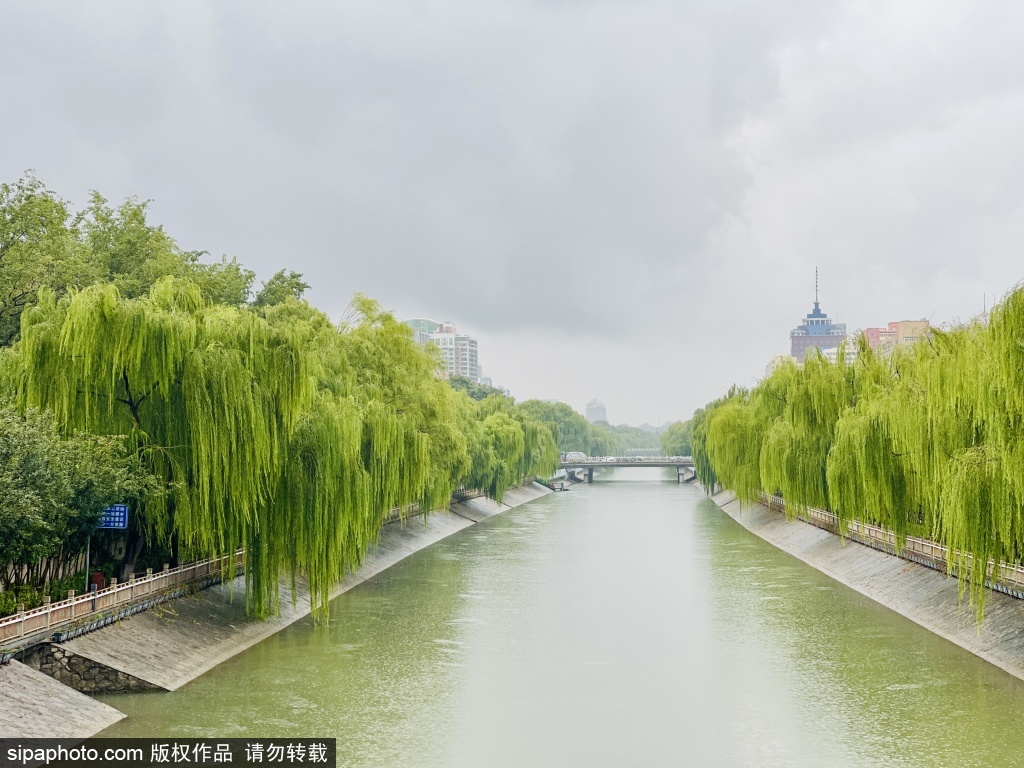 雨中游金中都遗址公园