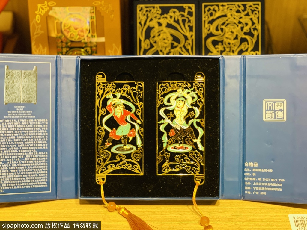 西夏文物精品展文创商品受到游客欢迎