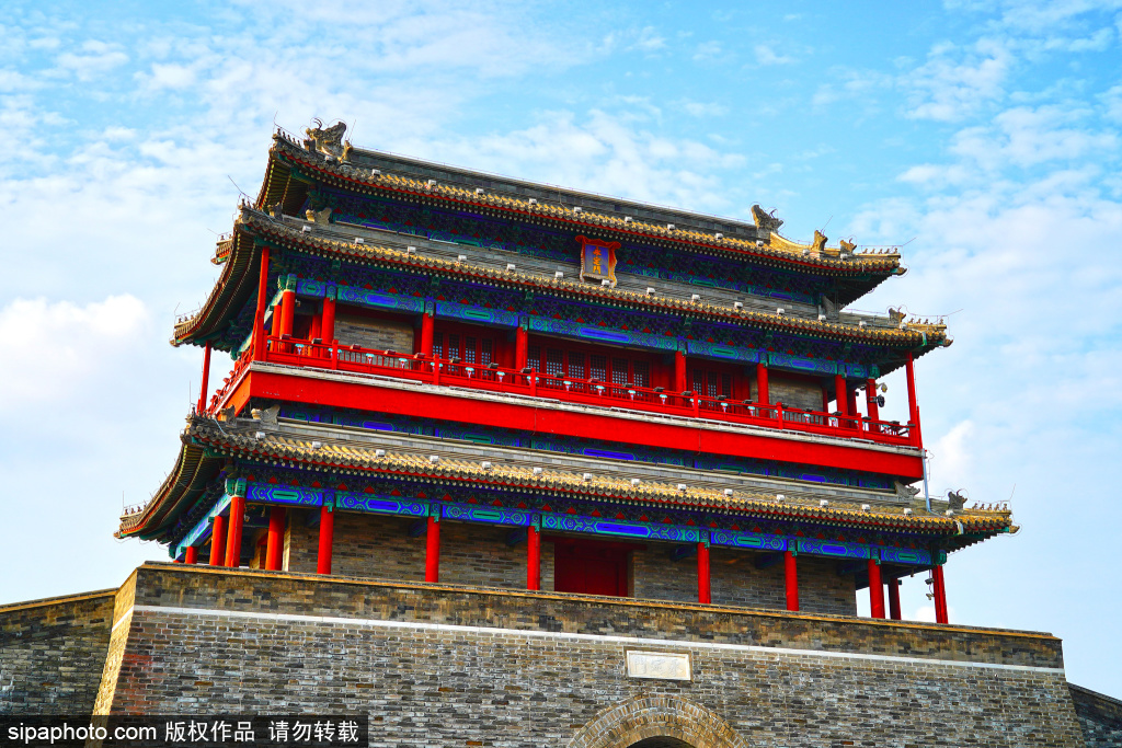 永定门景色如画，中轴线世界文化遗产标志碑格外醒目