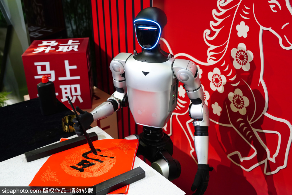 全球首个“双4S融合模式”机器人体验店落地北京汽车4S店