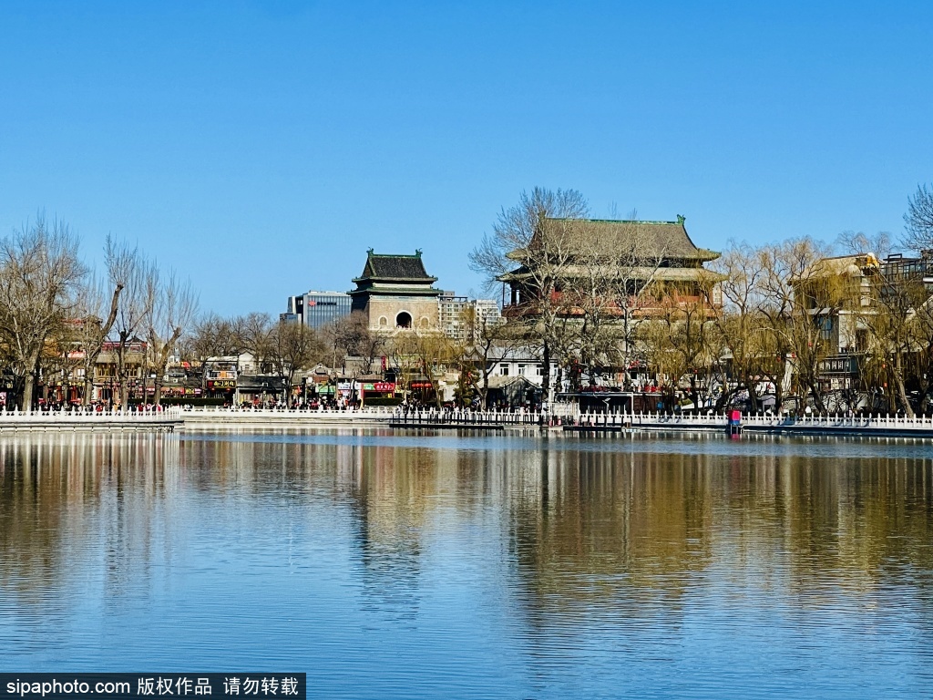 初春蓝天下什刹海景区美景