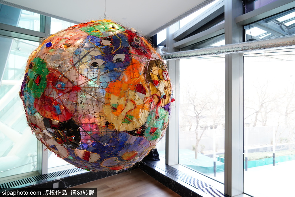 用海洋垃圾打造的艺术展