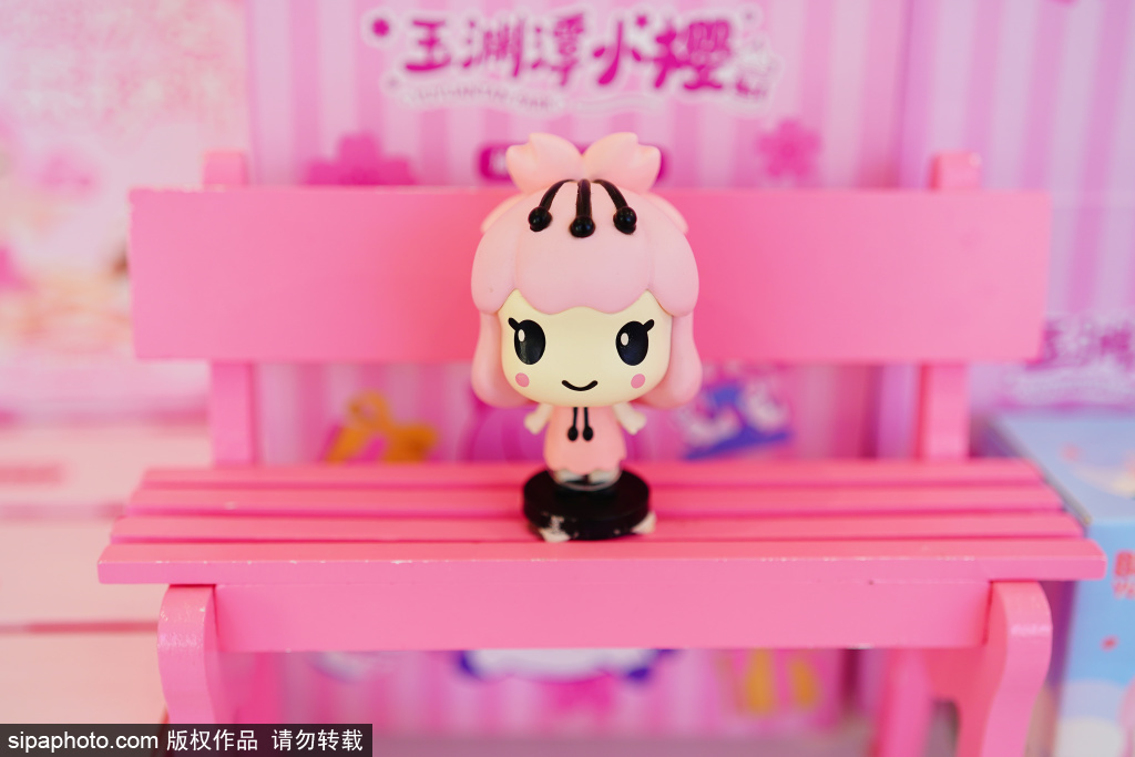 玉渊潭樱花季文创产品升级 ，游客把独特的春日记忆带回家