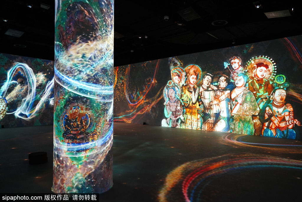 石窟艺术沉浸体验展， 观众感受文化与科技的双向奔赴