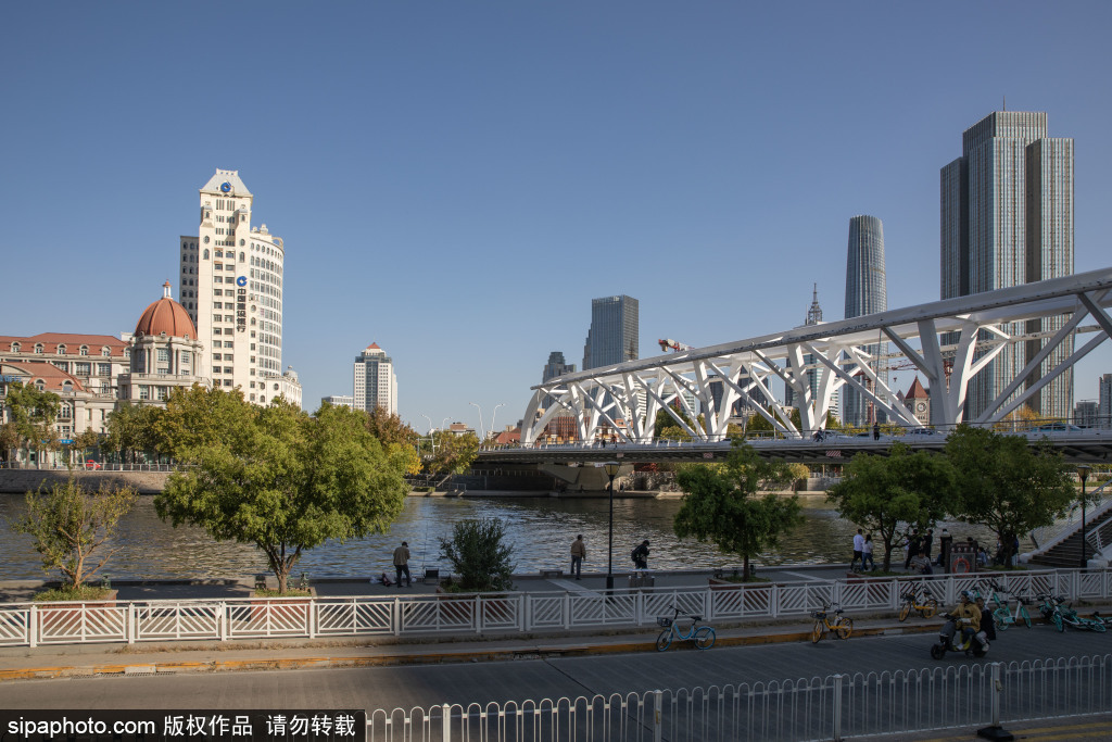 天津海河干流上的进步桥、金汤桥