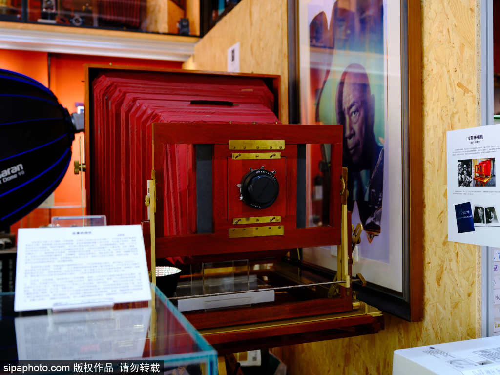 宝丽来相机主题展：欣赏即显摄影的不朽魅力