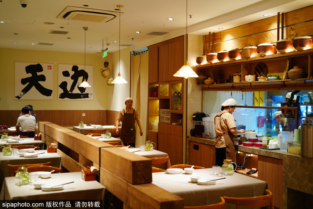 天边砂锅焖面再开新店，西贝部分门店将调整为新品牌