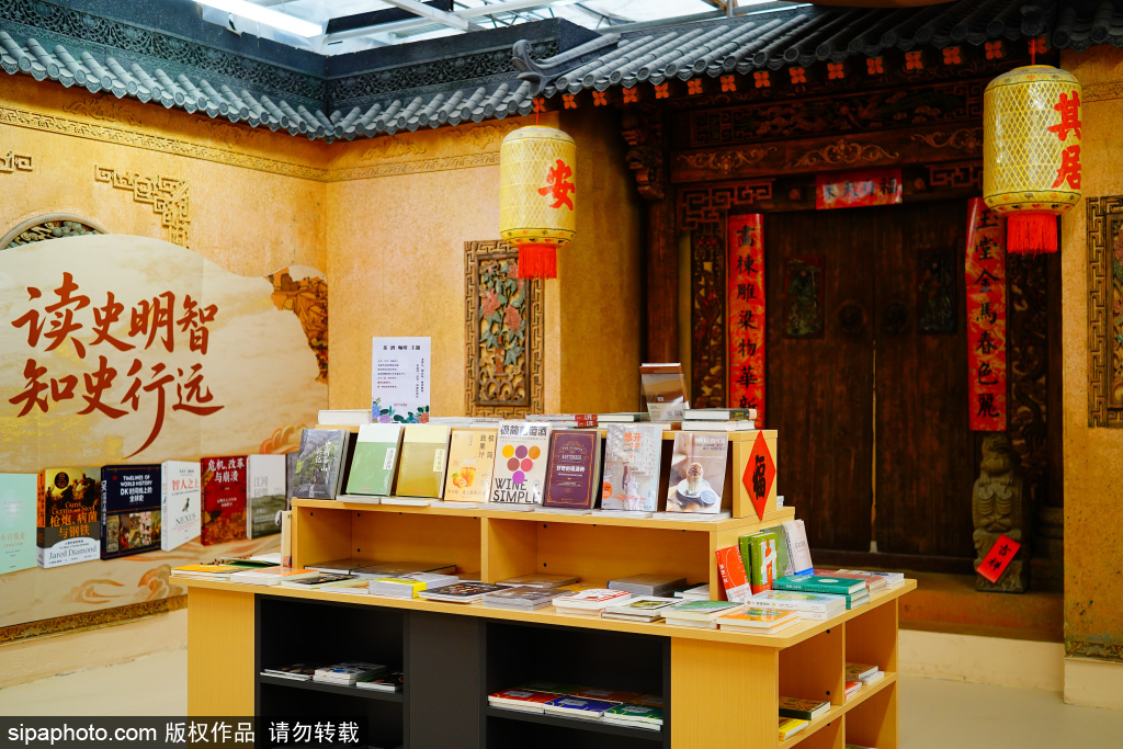 闹中取静，少见的“景区型+社区型”双定位花园书店