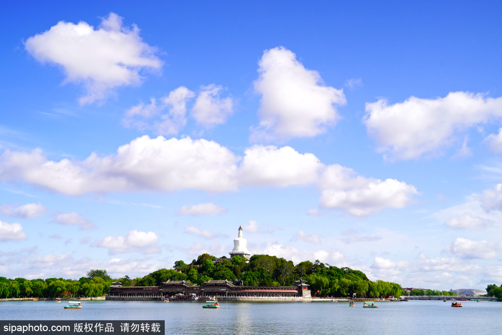雨后现“漫画云”超治愈 北海公园景色迷人