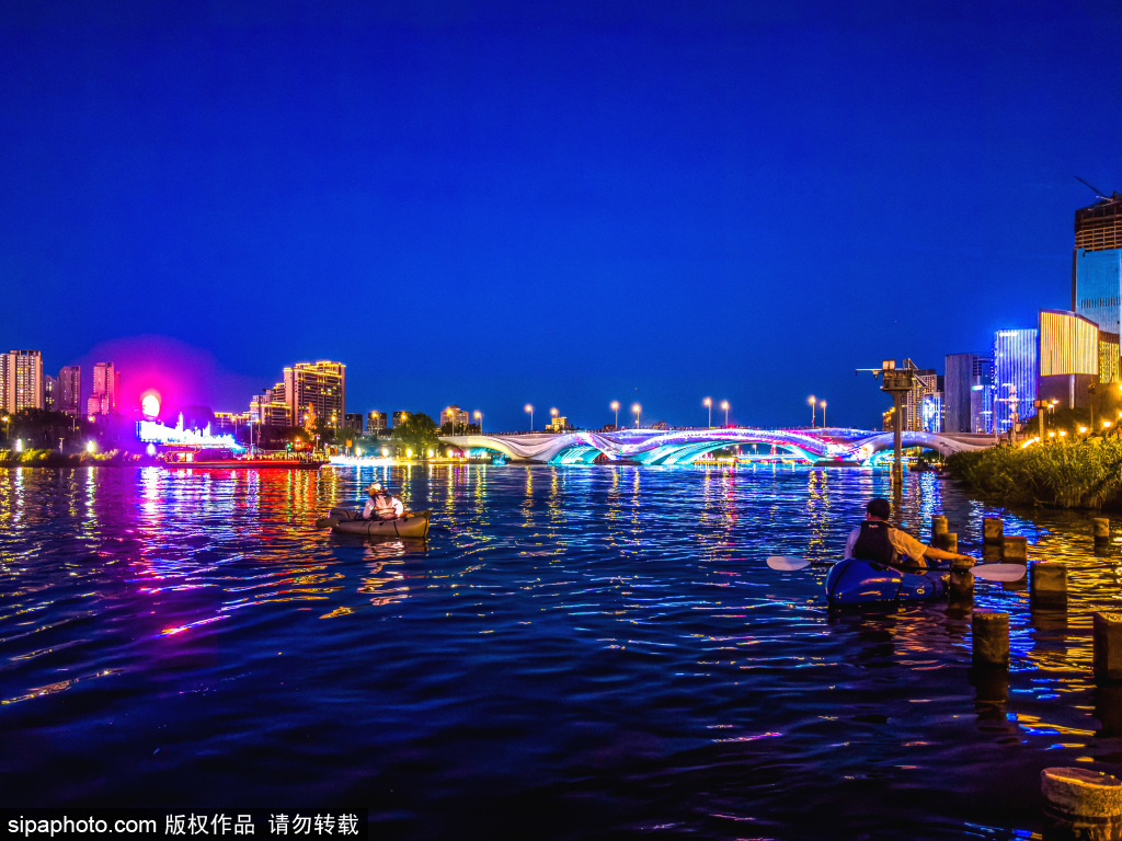 夕阳西下，运河上的通州宛若梦境