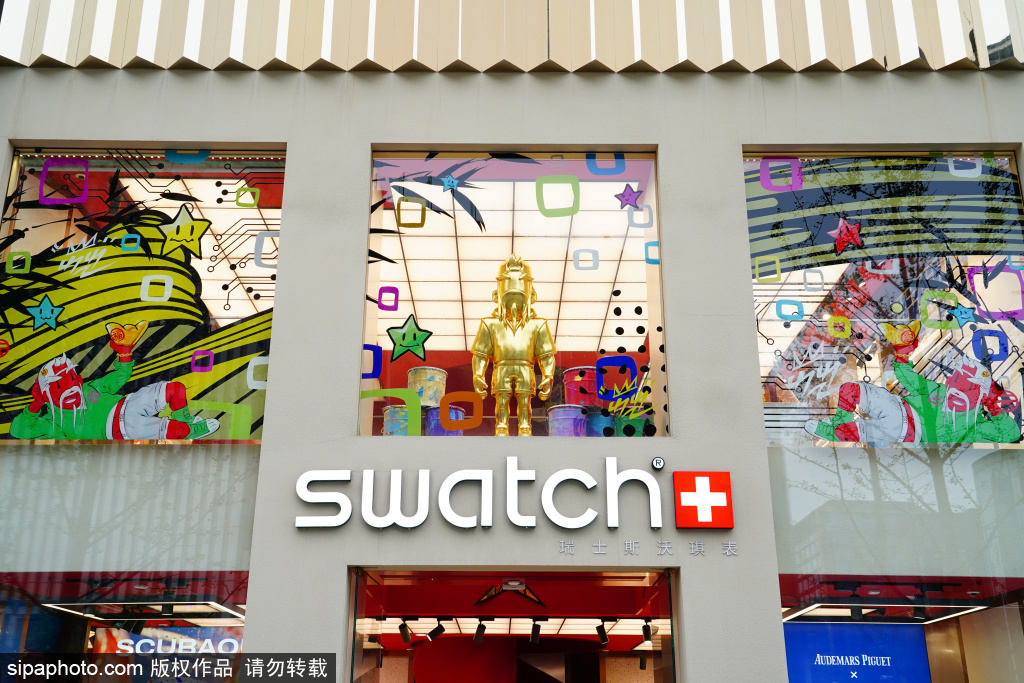 “关小爷”金身亮相Swatch门店