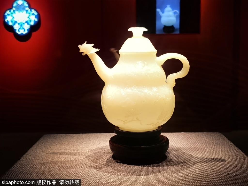 在北京工美馆“叩见大匠之门”，“大国器度”陶瓷雕塑重现中华历代名贤