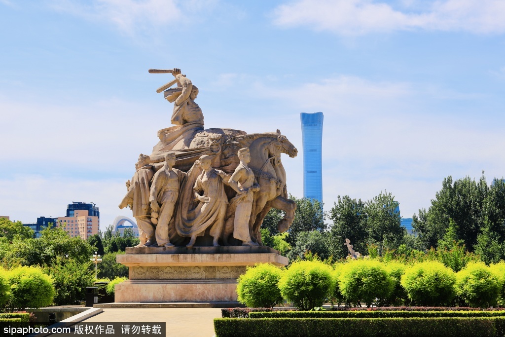 全国农业展览馆绿荫伴群雕遥看中国樽