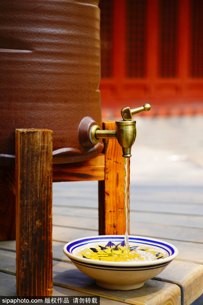 中轴线永定门茶馆开0.99元大碗茶