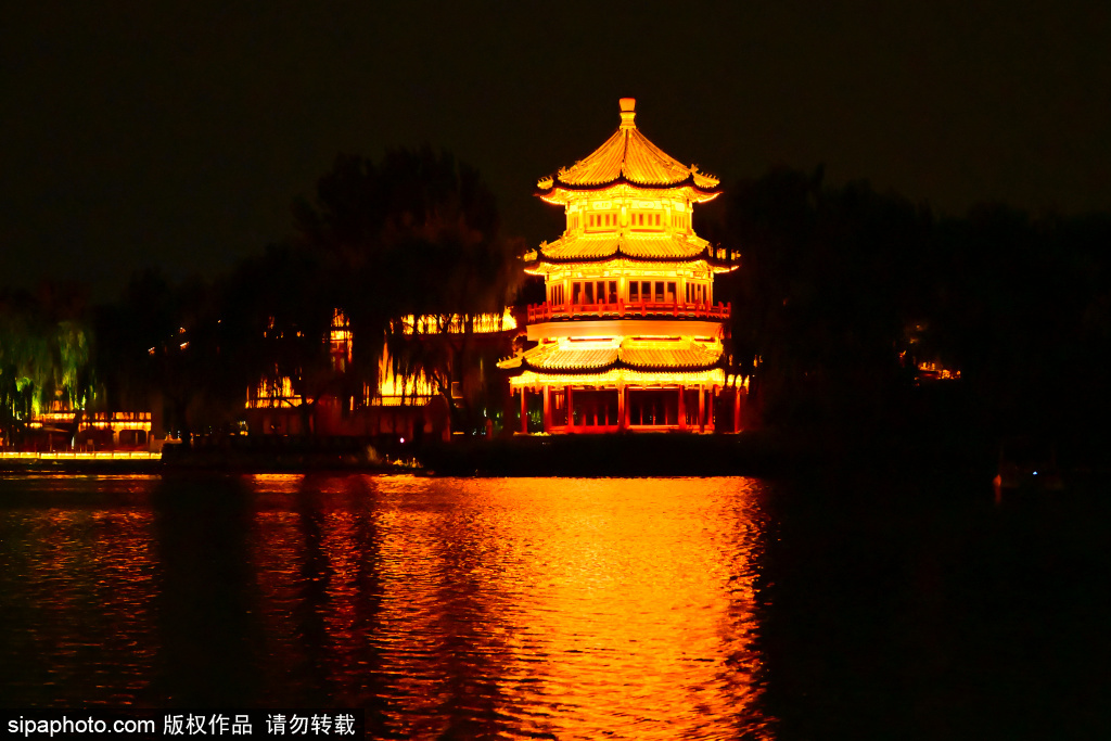 什刹海完成景观照明提升灯光璀璨， “夜经济”升温