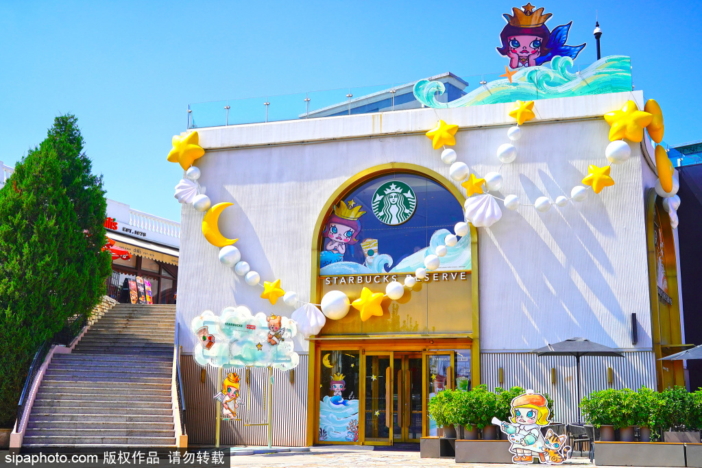星巴克打造泡泡玛特MOLLY沉浸式主题店