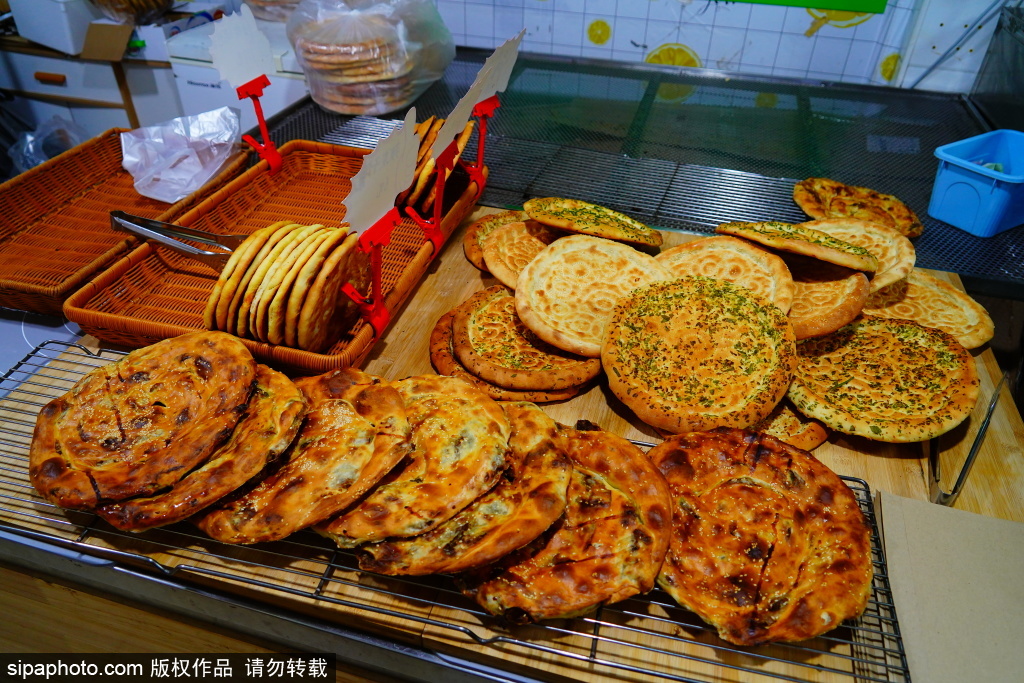 北京街头美食，新疆烤馕烤包子