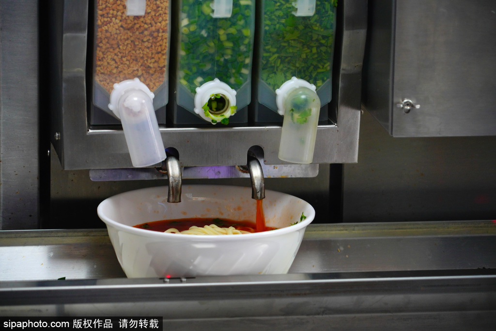 北京首家完全商业化机器人面馆