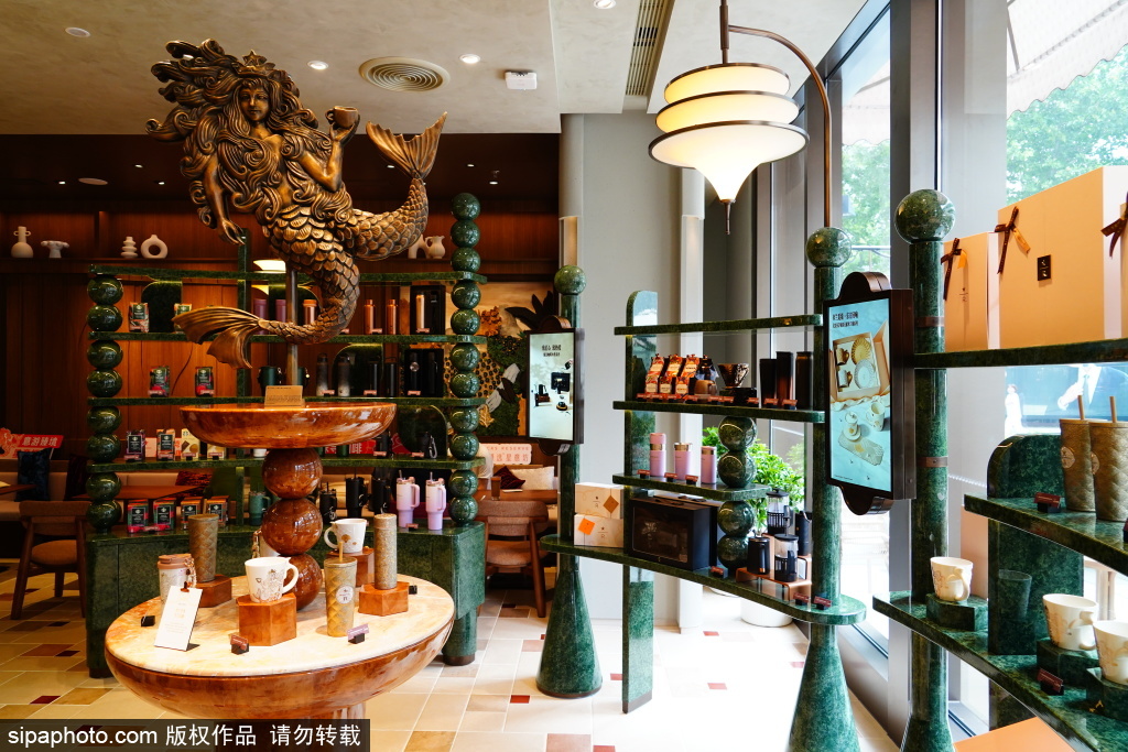 “千店千面”加速落地，星巴克臻选星意坊亮相SKP
