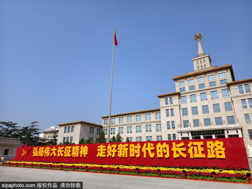 纪念中国工农红军长征胜利90周年主题展览， 市民参观热情高涨